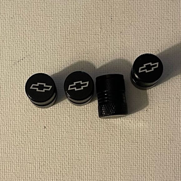 Chevrolet Logo valve Stem caps in black set of 4 NWT - Picture 1 of 4